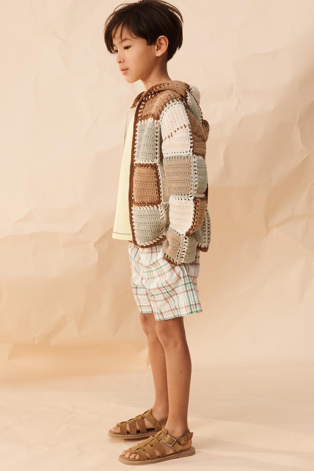 Кардиган с капюшоном из ажурных мотивов. лимитированное издание