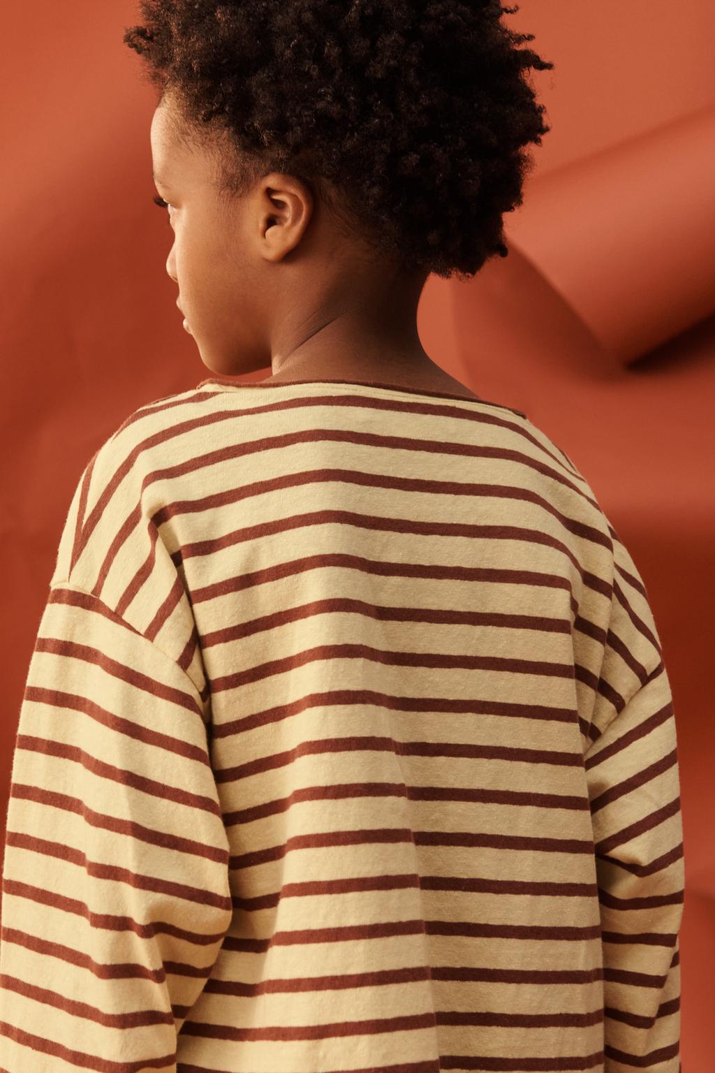 Футболка в полоску limited edition с вышитым цветком