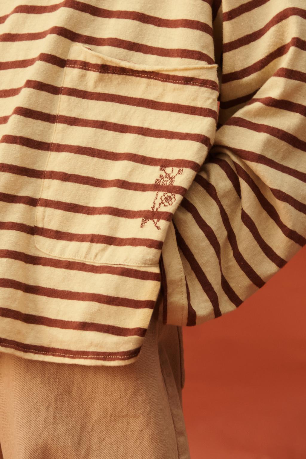 Футболка в полоску limited edition с вышитым цветком