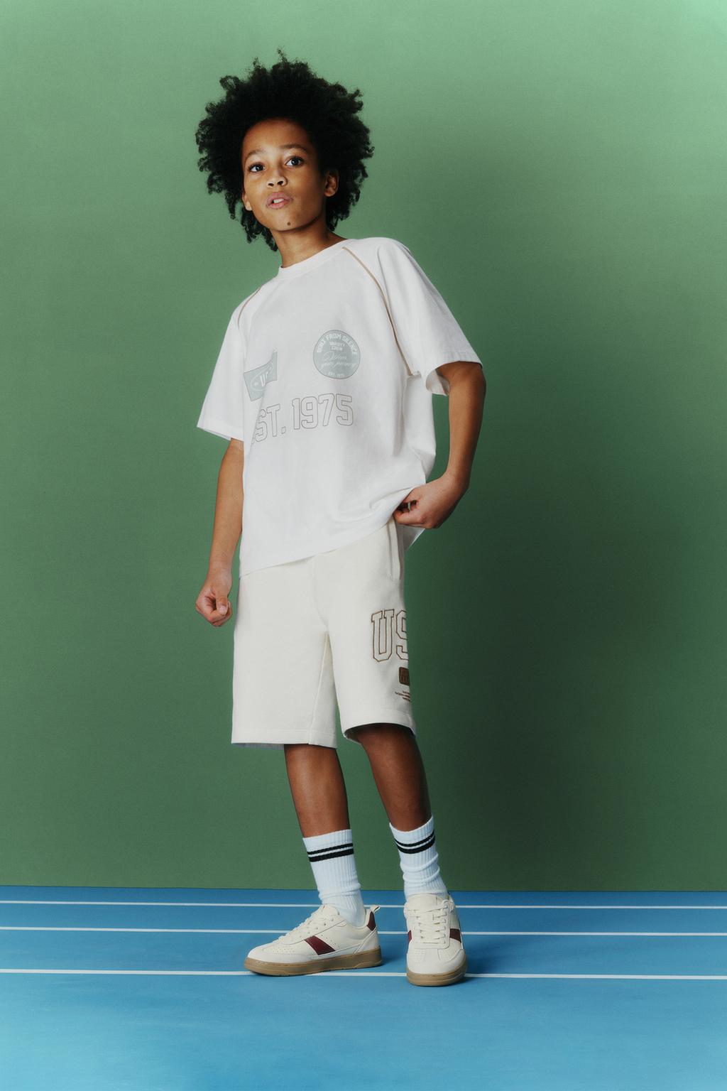 ФУТБОЛКА С РУКАВАМИ РЕГЛАН И НАДПИСЬЮ