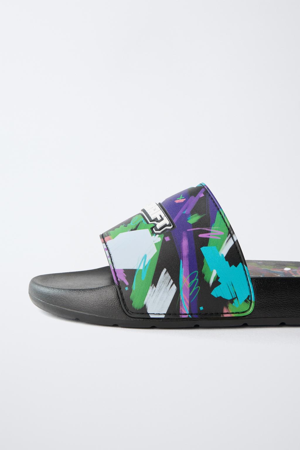 ШЛЕПАНЦЫ MINECRAFT © MOJANG AB. ™