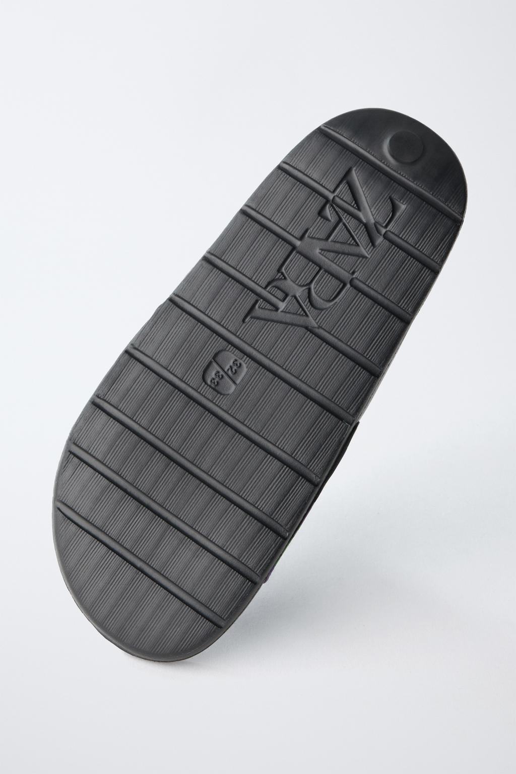 ШЛЕПАНЦЫ MINECRAFT © MOJANG AB. ™