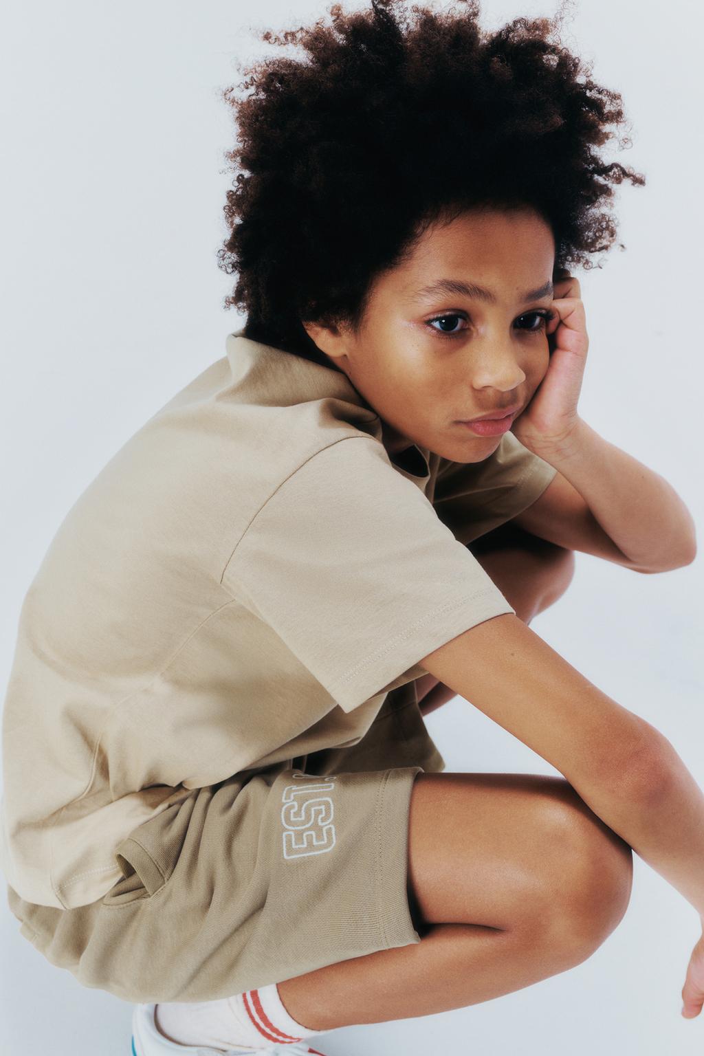 ФУТБОЛКА В СПОРТИВНОМ СТИЛЕ