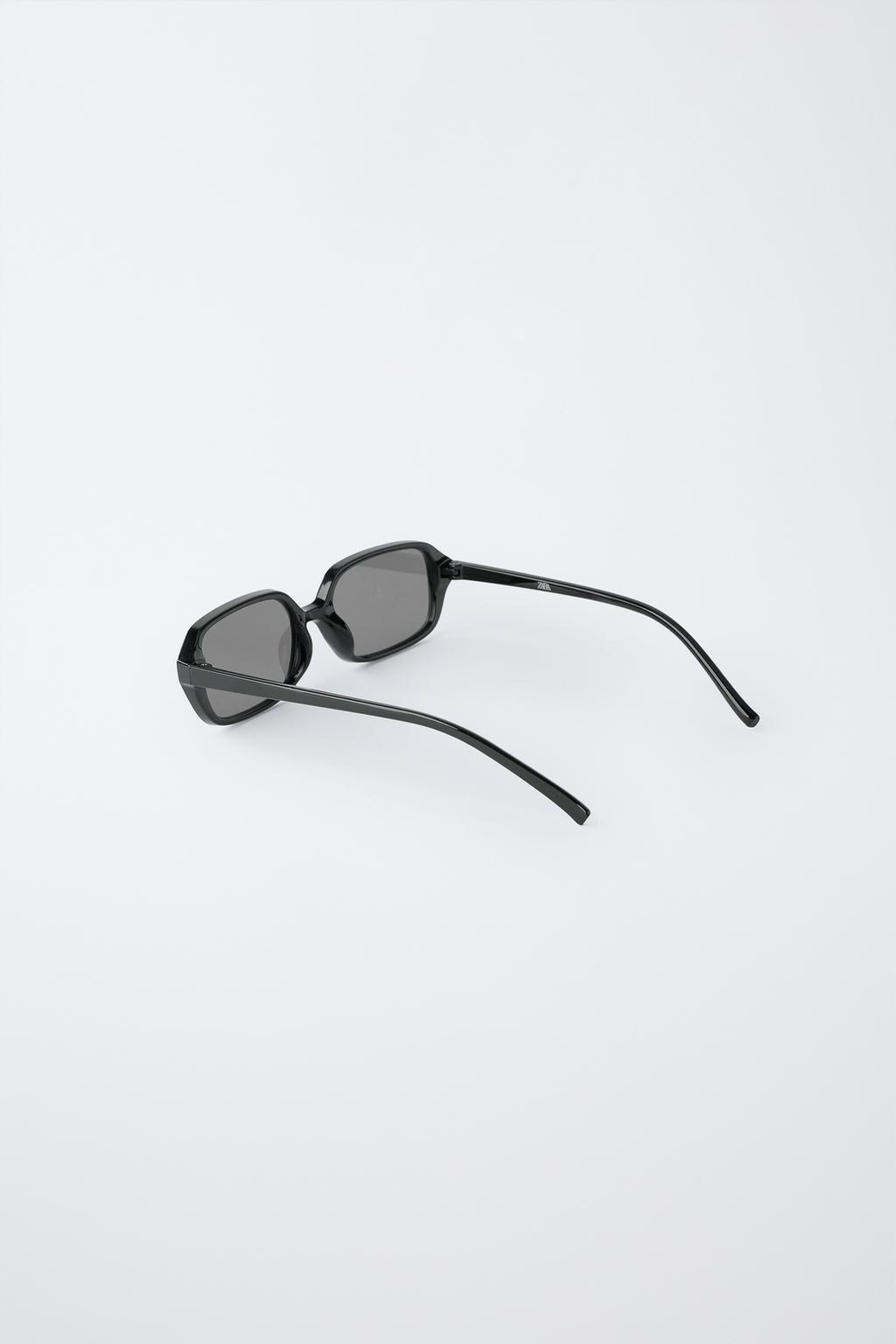 ПРЯМОУГОЛЬНЫЕ СОЛНЦЕЗАЩИТНЫЕ ОЧКИ В ПЛАСТИКОВОЙ ОПРАВЕ