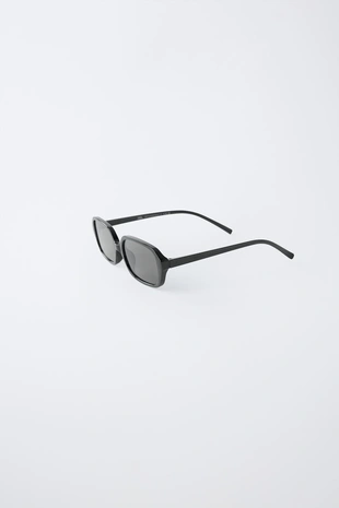 Прямоугольные солнцезащитные очки в пластиковой оправе