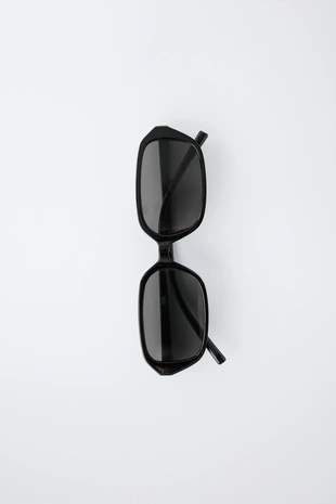 Прямоугольные солнцезащитные очки в пластиковой оправе