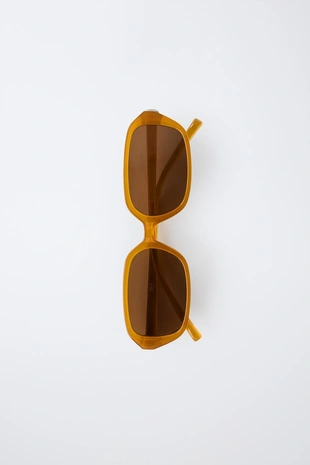 Прямоугольные солнцезащитные очки в пластиковой оправе