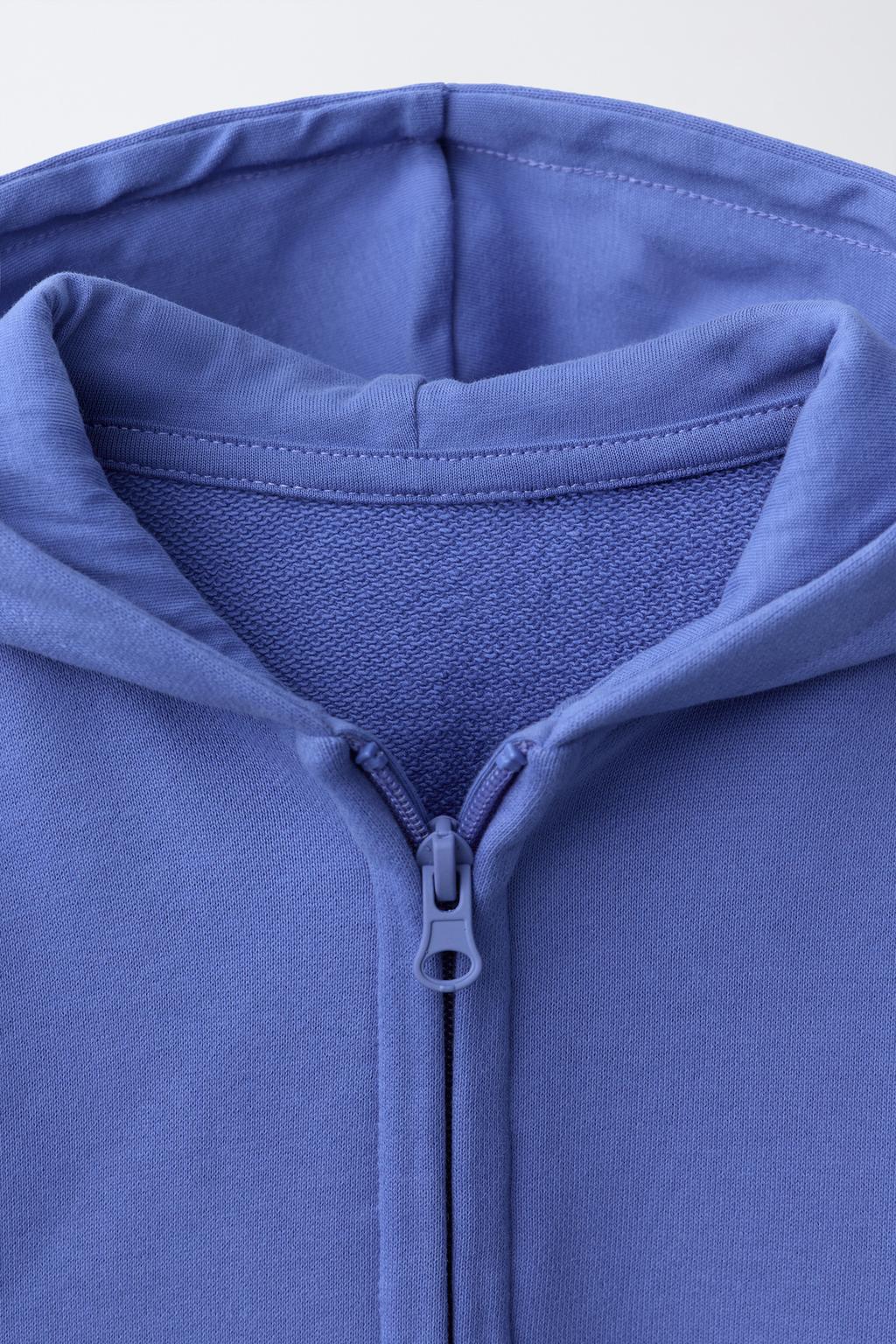 ОДНОТОННАЯ ТОЛСТОВКА НА МОЛНИИ