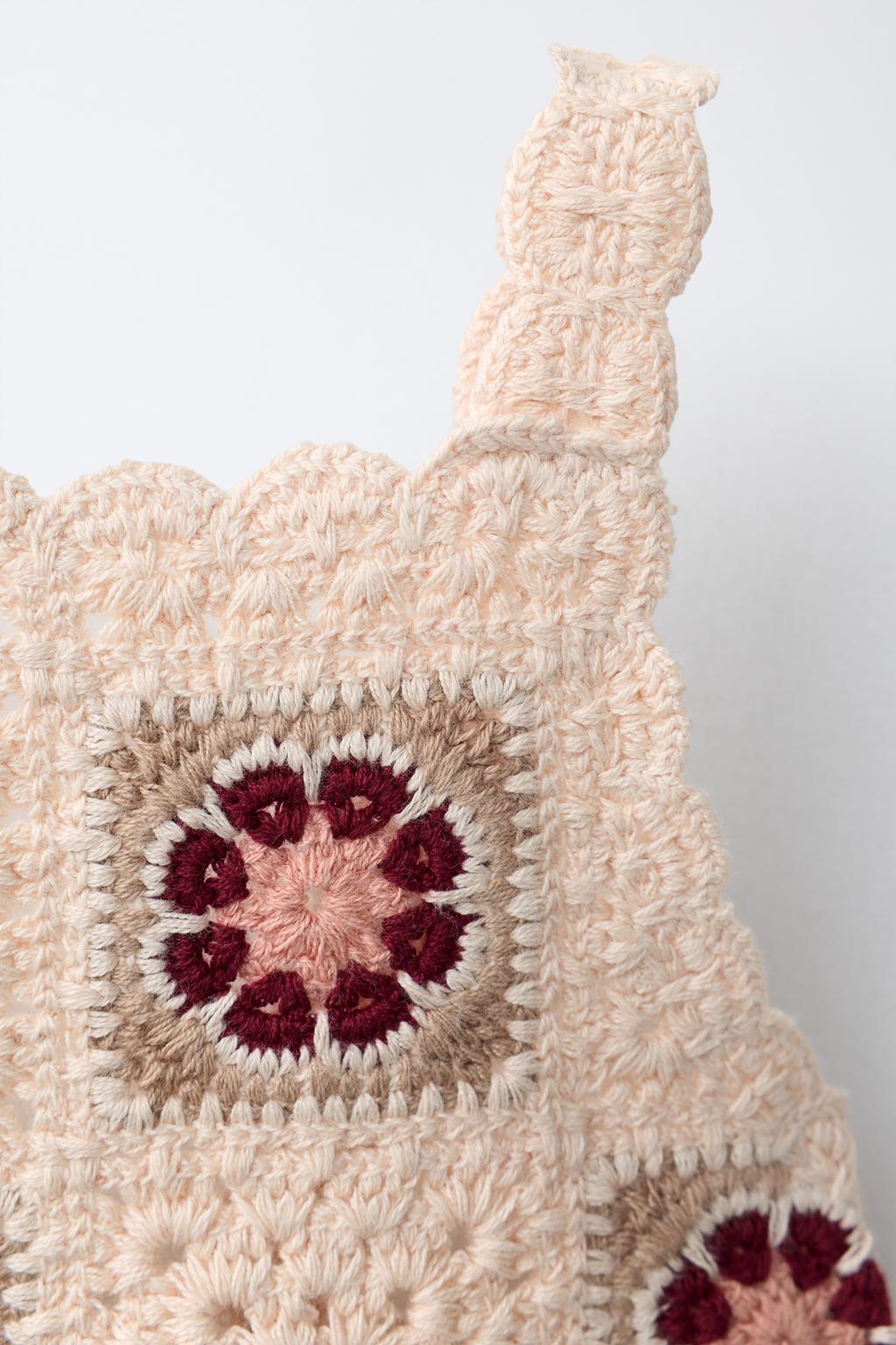 КОМБИНЕЗОН ИЗ КРУЖЕВА КРОШЕ С ЦВЕТОЧНЫМИ ДЕТАЛЯМИ