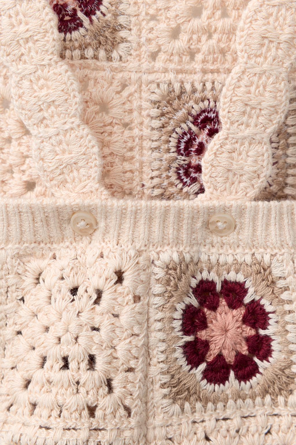 КОМБИНЕЗОН ИЗ КРУЖЕВА КРОШЕ С ЦВЕТОЧНЫМИ ДЕТАЛЯМИ