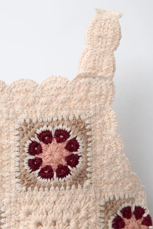 Комбинезон из кружева кроше с цветочными деталями- Заказать в России