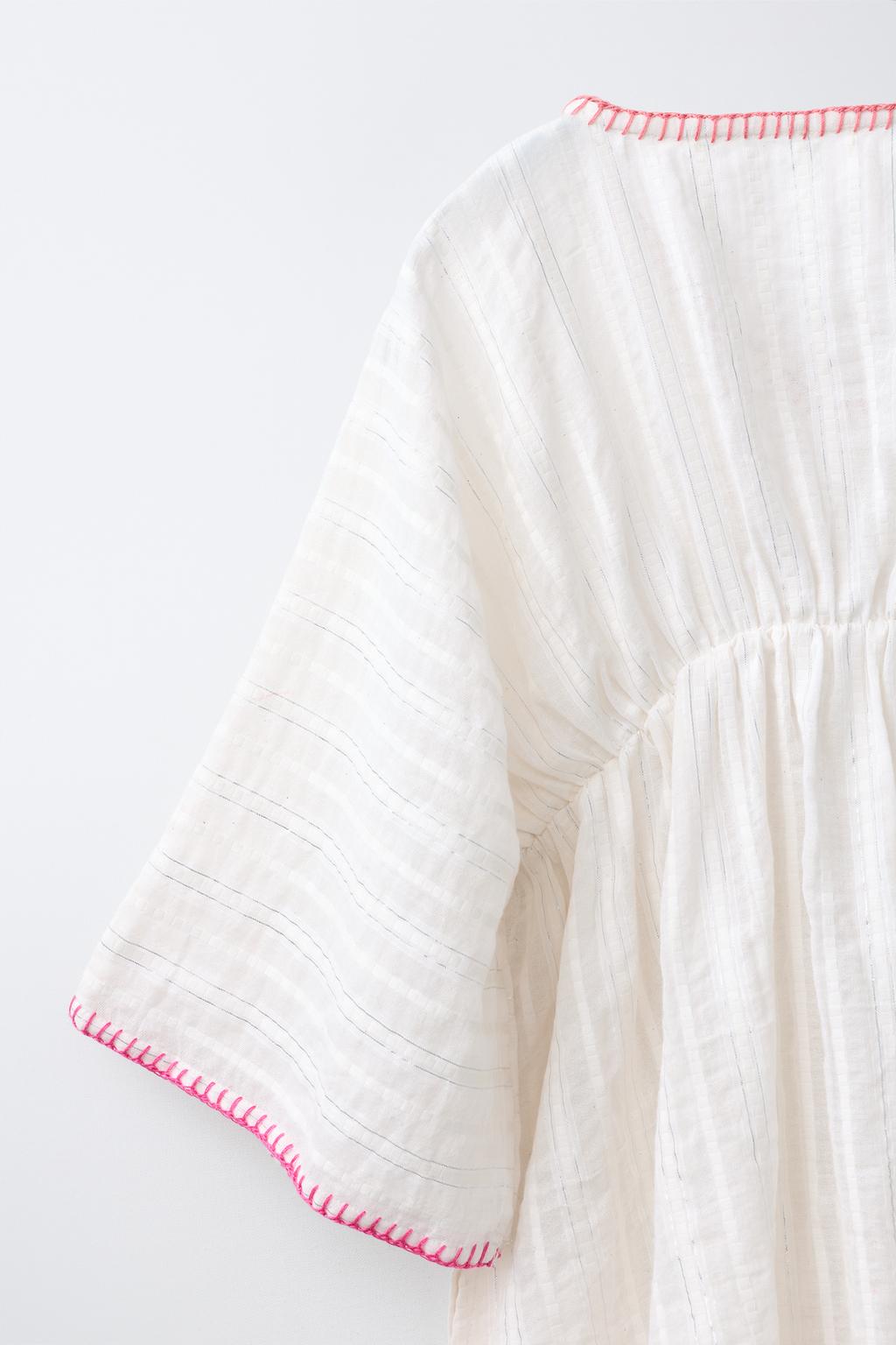 КАФТАН С БЛЕСКОМ И КОНТРАСТНЫМИ ДЕТАЛЯМИ