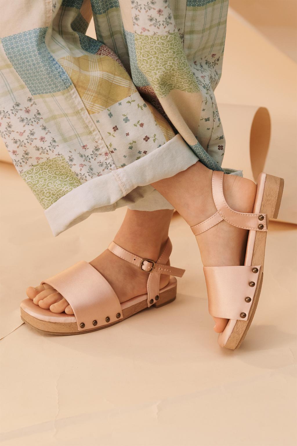 Сандалии с заклепками limited edition