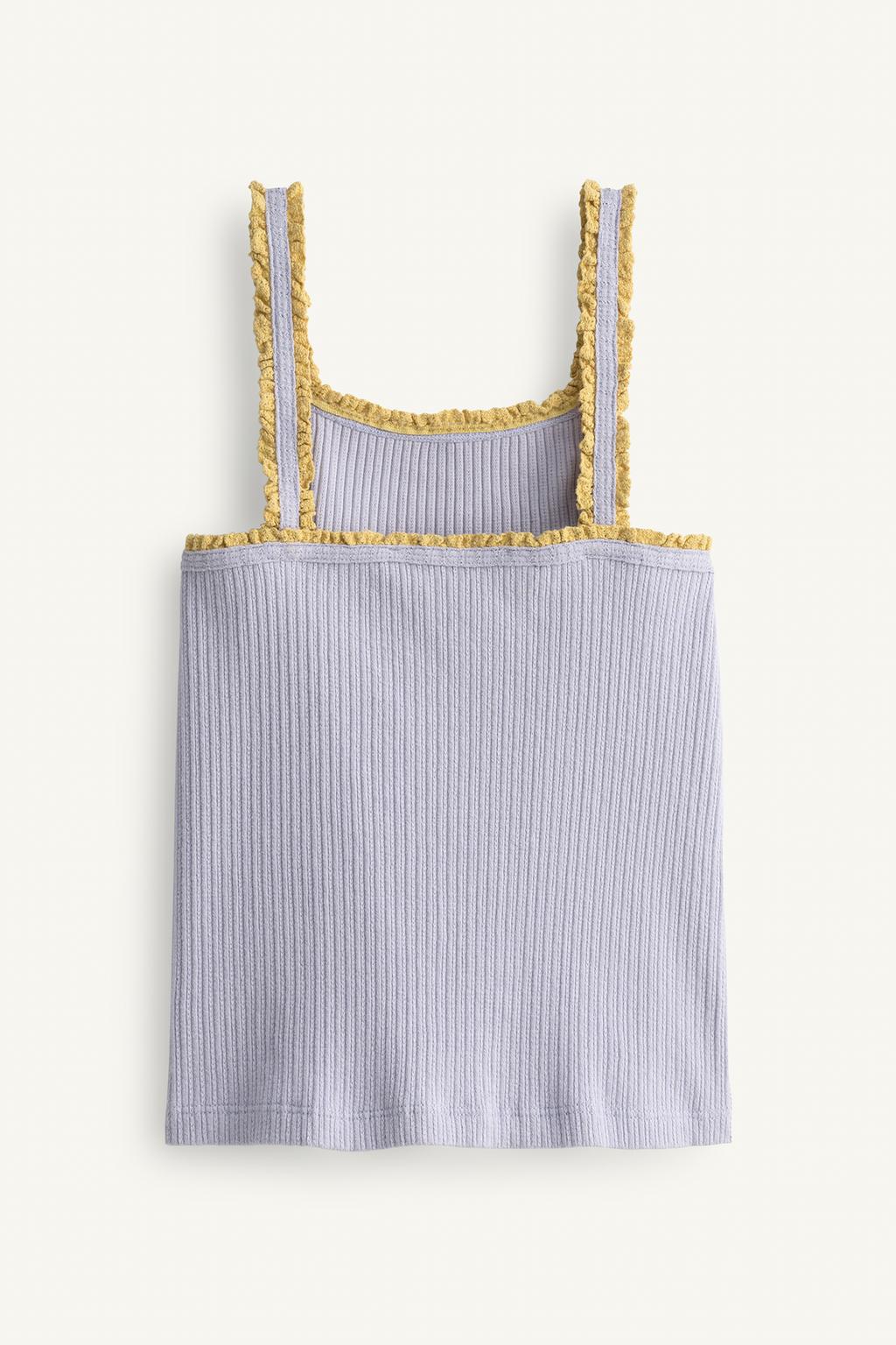 Топ limited edition с ребристой отделкой и контрастной кружевной обрезкой