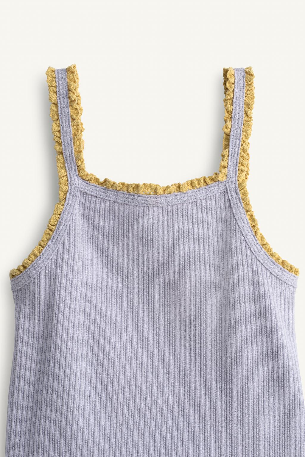 Топ limited edition с ребристой отделкой и контрастной кружевной обрезкой