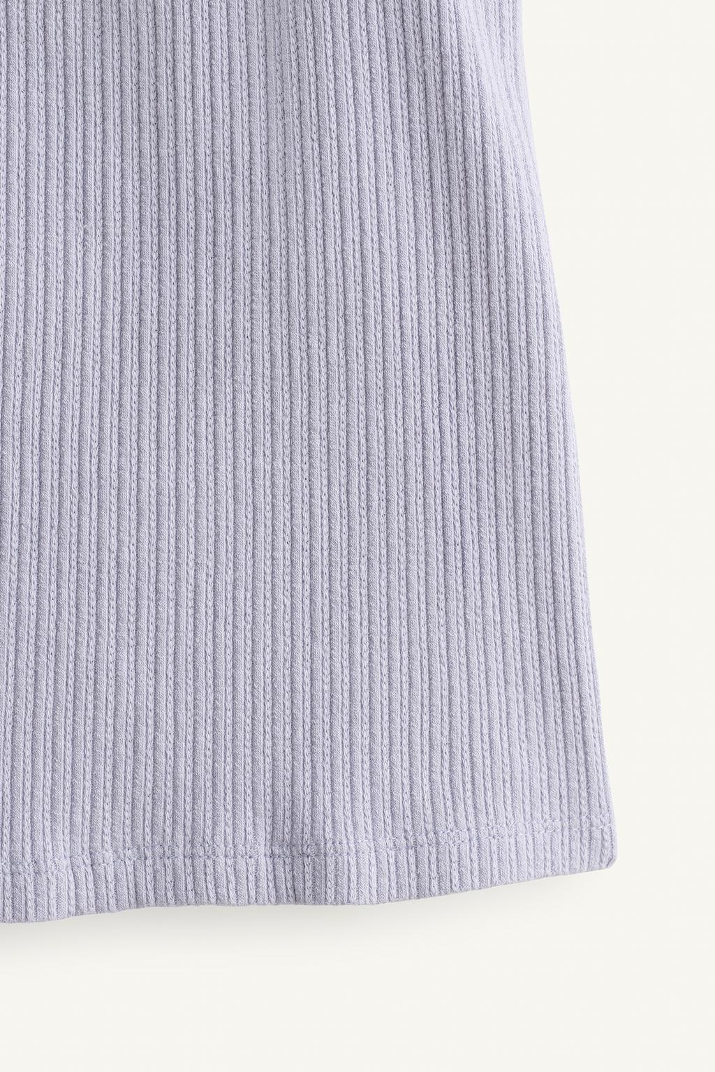 Топ limited edition с ребристой отделкой и контрастной кружевной обрезкой