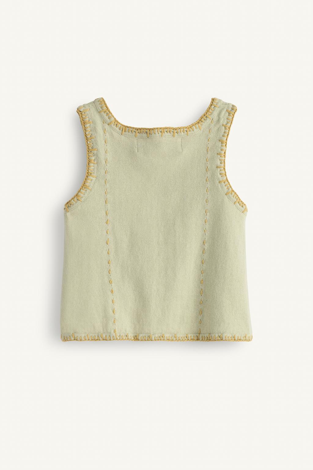 Топ с узором и контрастной вышивкой из лимитированной коллекции