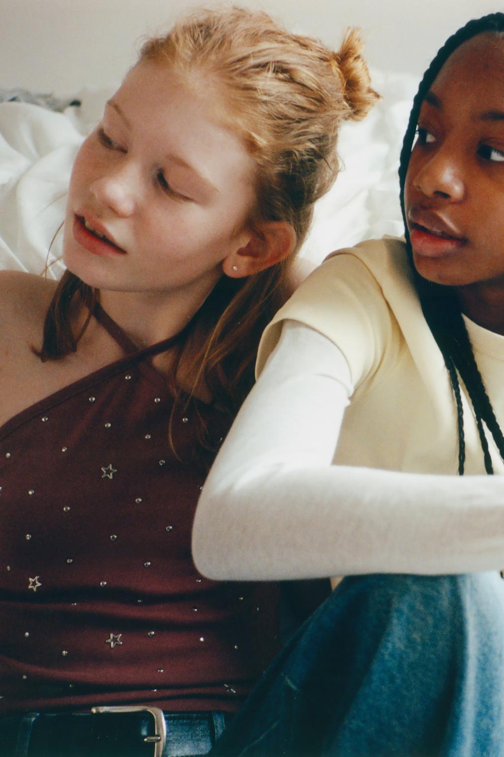 ТОП С ГОРЛОВИНОЙ ХАЛТЕР И ЗАКЛЕПКАМИ