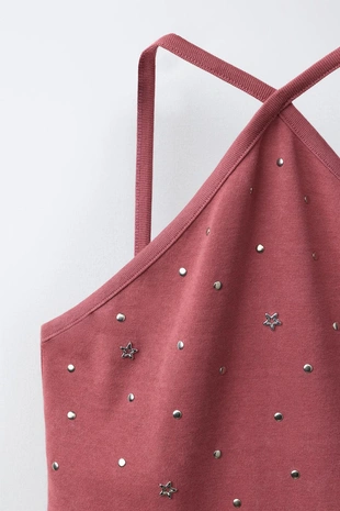 Топ с горловиной халтер и заклепками- Заказать в России