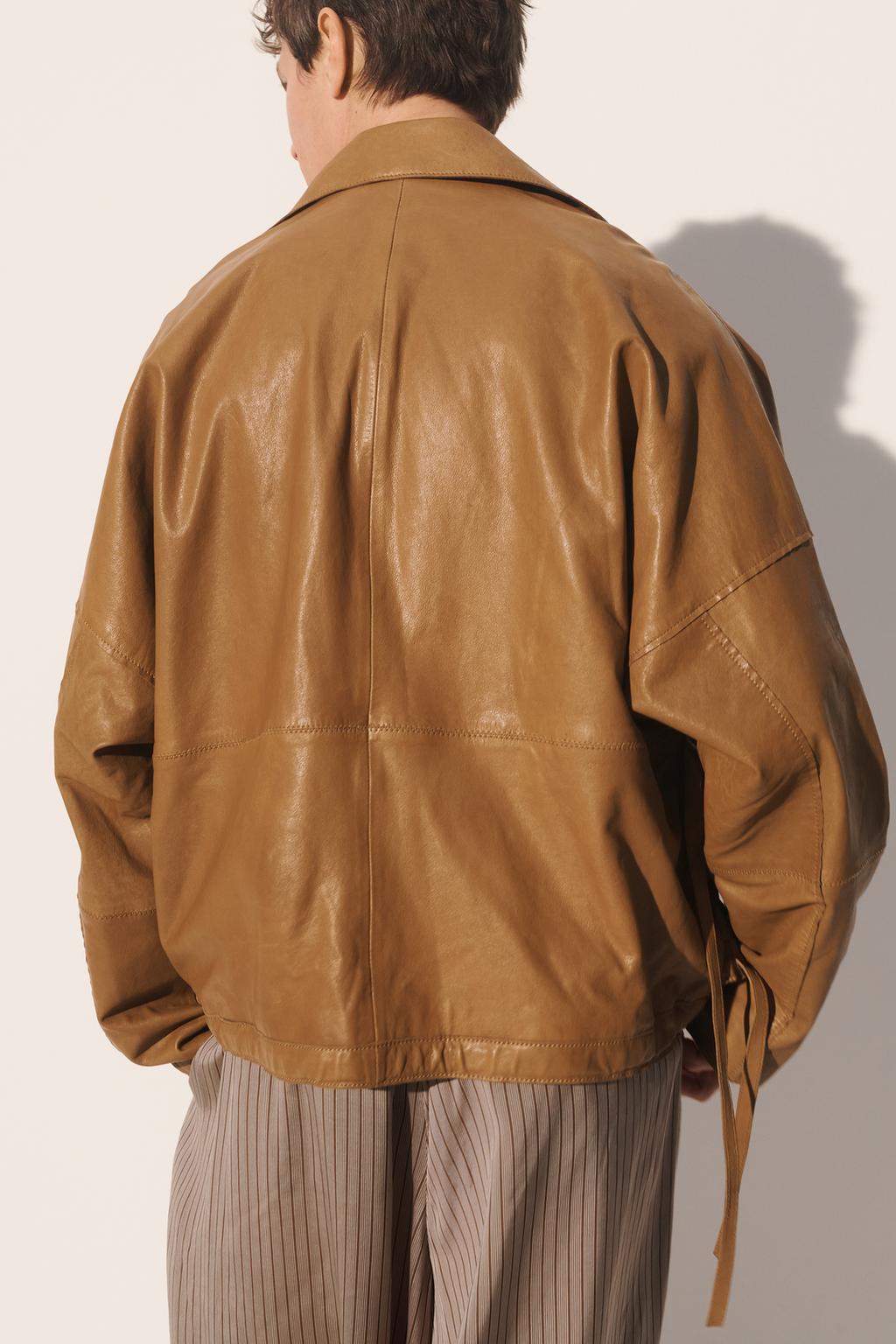 Удобная куртка из натуральной кожи свободного кроя