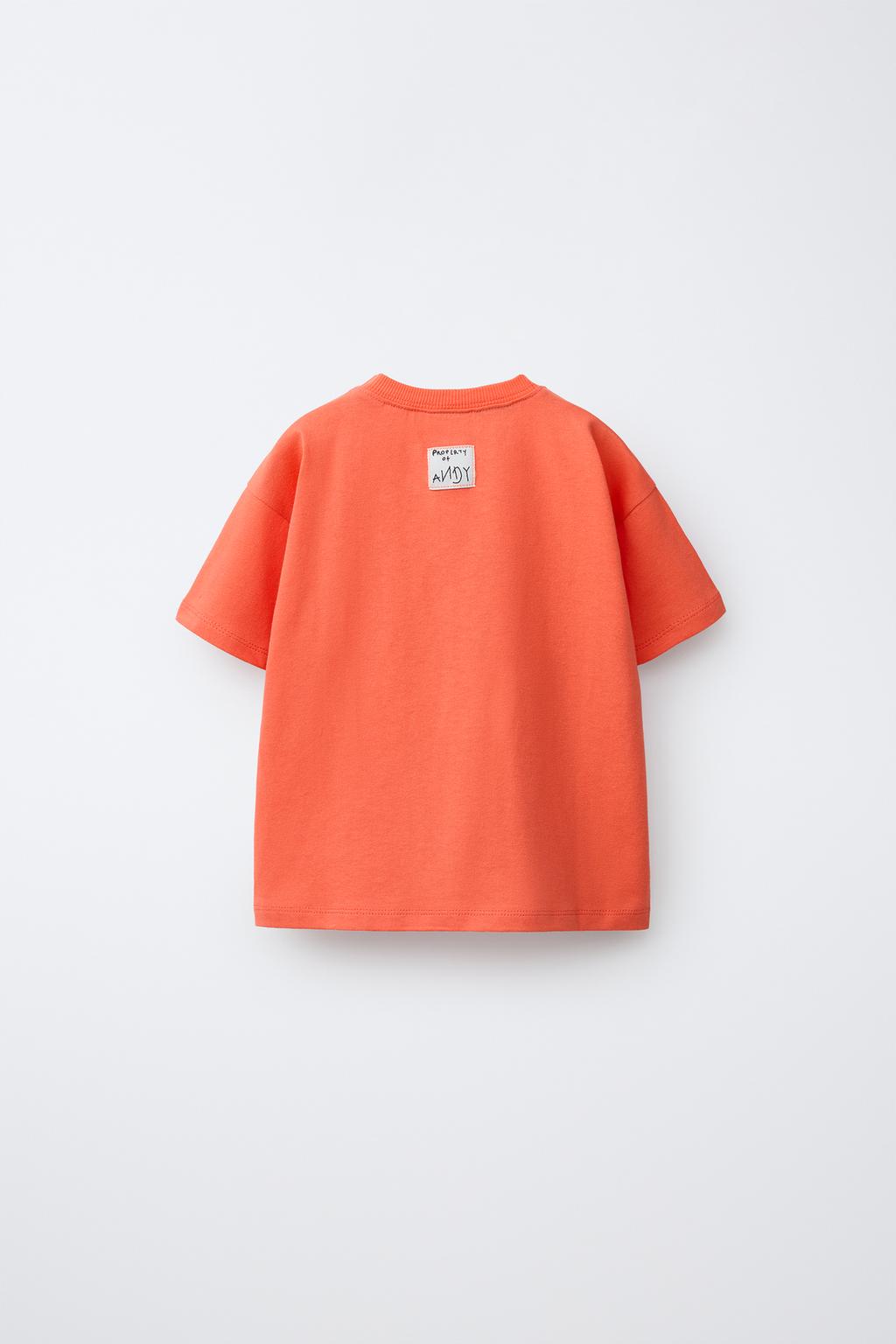 ФУТБОЛКА С НАШИВКОЙ ВУДИ ИСТОРИЯ ИГРУШЕК © DISNEY PIXAR