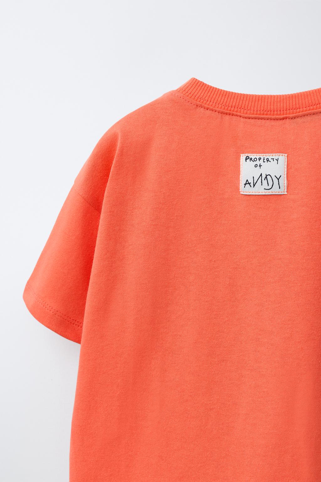 ФУТБОЛКА С НАШИВКОЙ ВУДИ ИСТОРИЯ ИГРУШЕК © DISNEY PIXAR