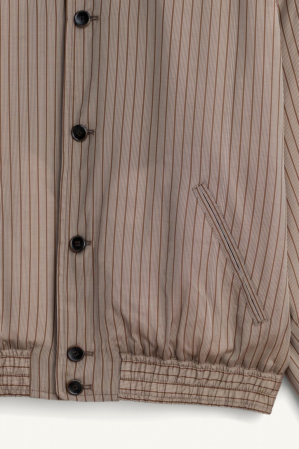 Укороченная удобная полосатая куртка из вискозы и купро