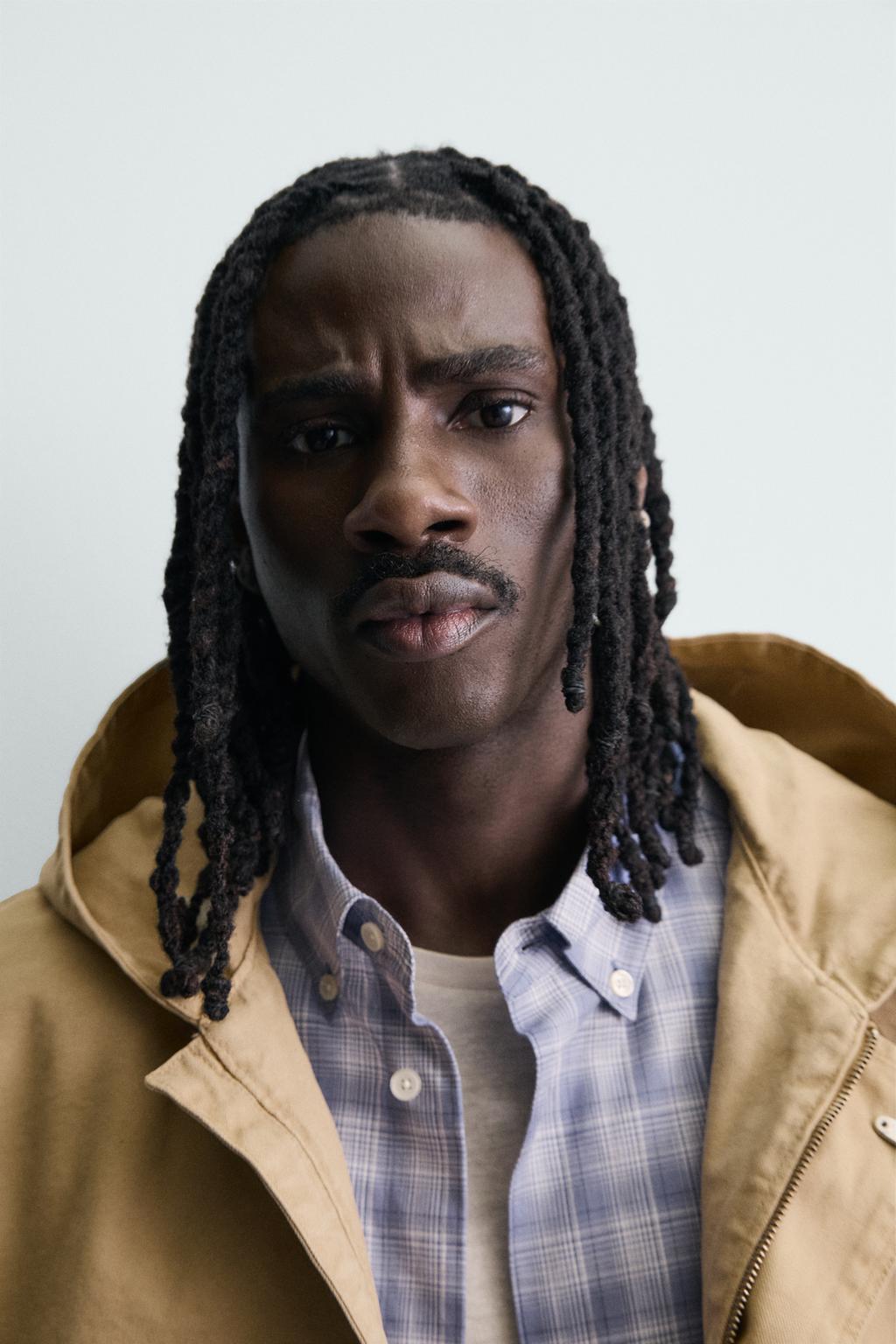 КУРТКА СВОБОДНОГО КРОЯ С КАПЮШОНОМ И НАВЕСНЫМИ ПЕТЛЯМИ