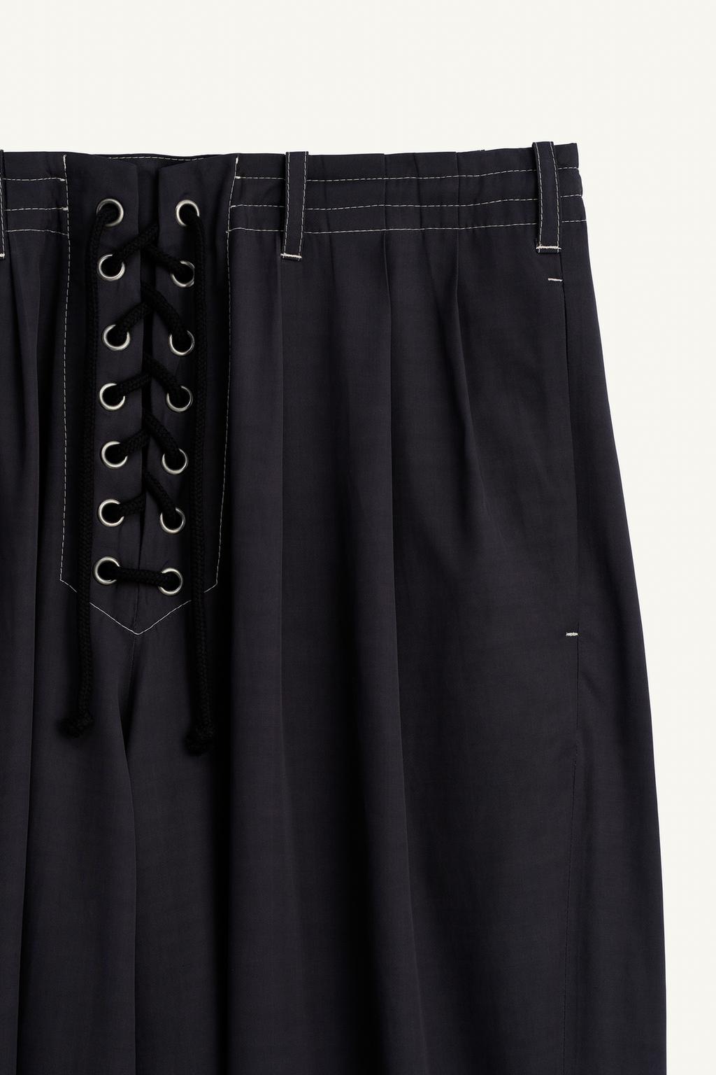 Широкие брюки с завышенной талией на завязке