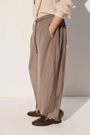 Брюки свободного кроя из вискозы и купро в полоску- Заказать в России