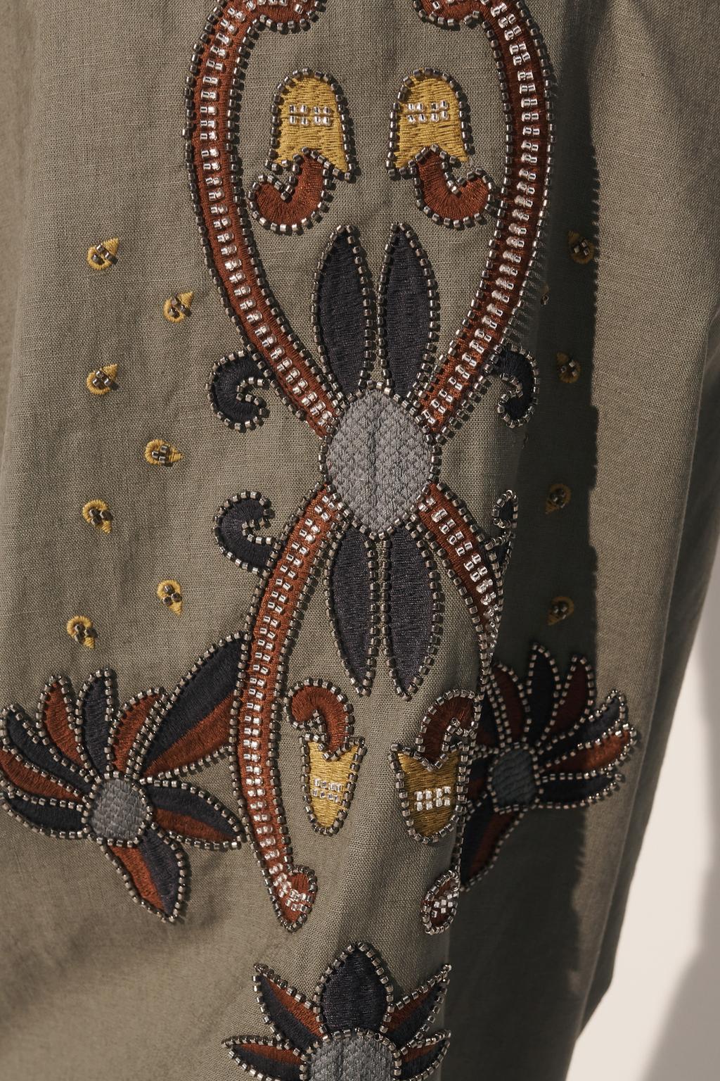 Брюки из льняно-хлопковой смеси с контрастной вышивкой