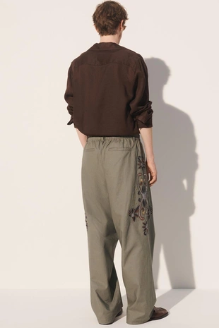 Брюки из льняно-хлопковой смеси с контрастной вышивкой- Заказать в России