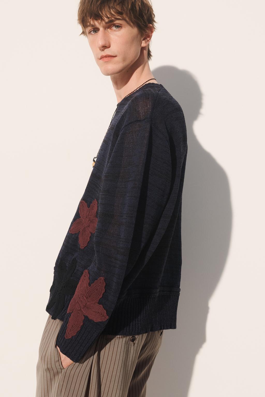 Джемпер с цветочным узором свободного кроя