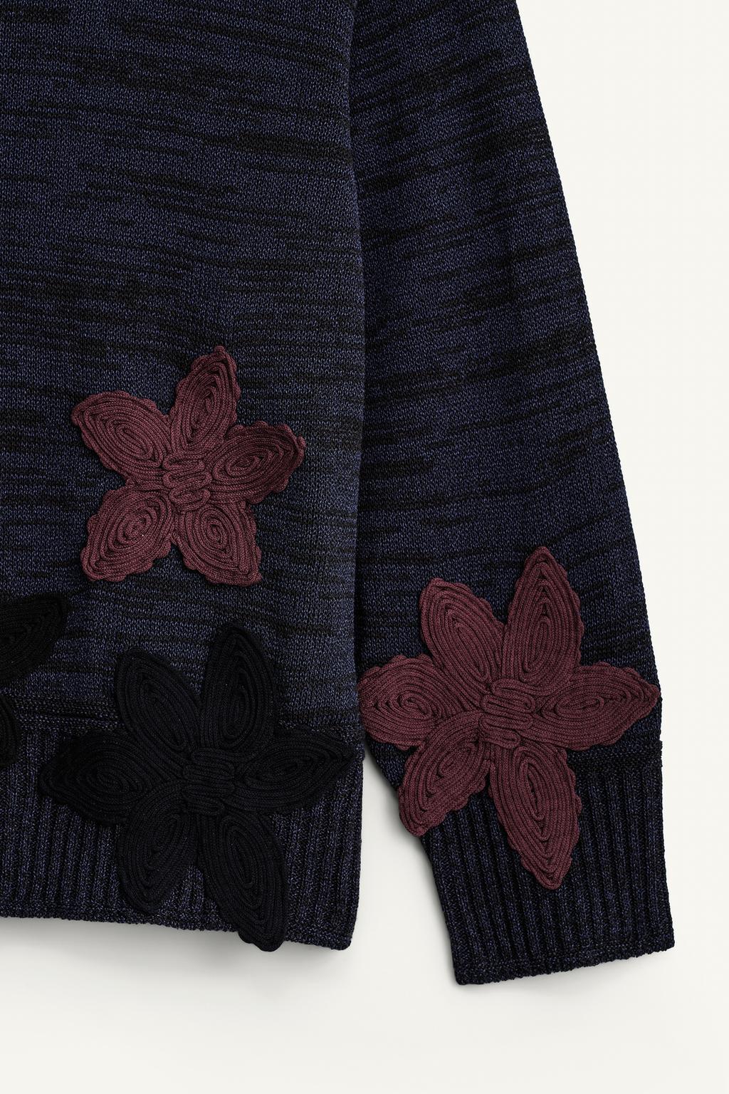 Джемпер с цветочным узором свободного кроя