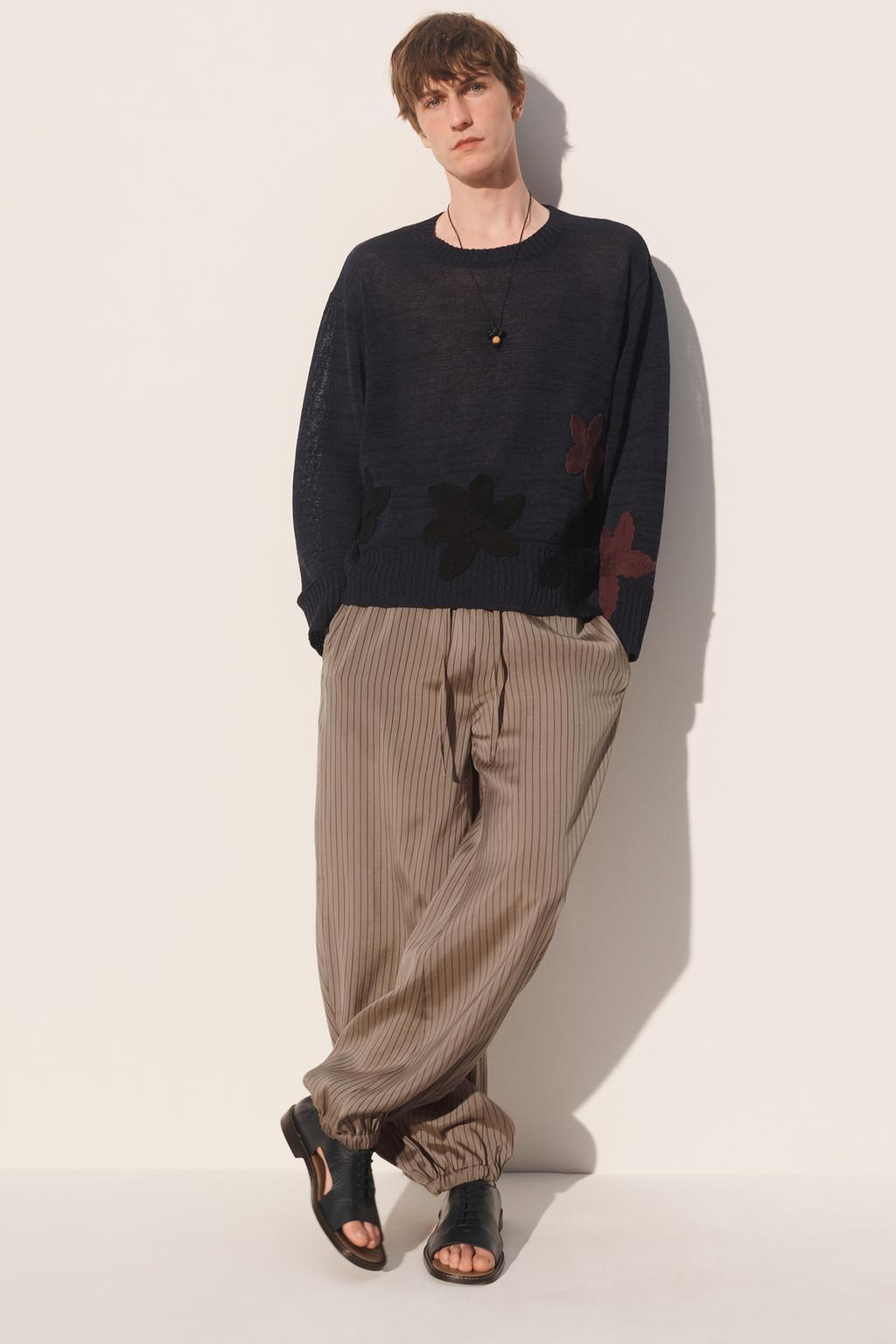 Джемпер с цветочным узором свободного кроя