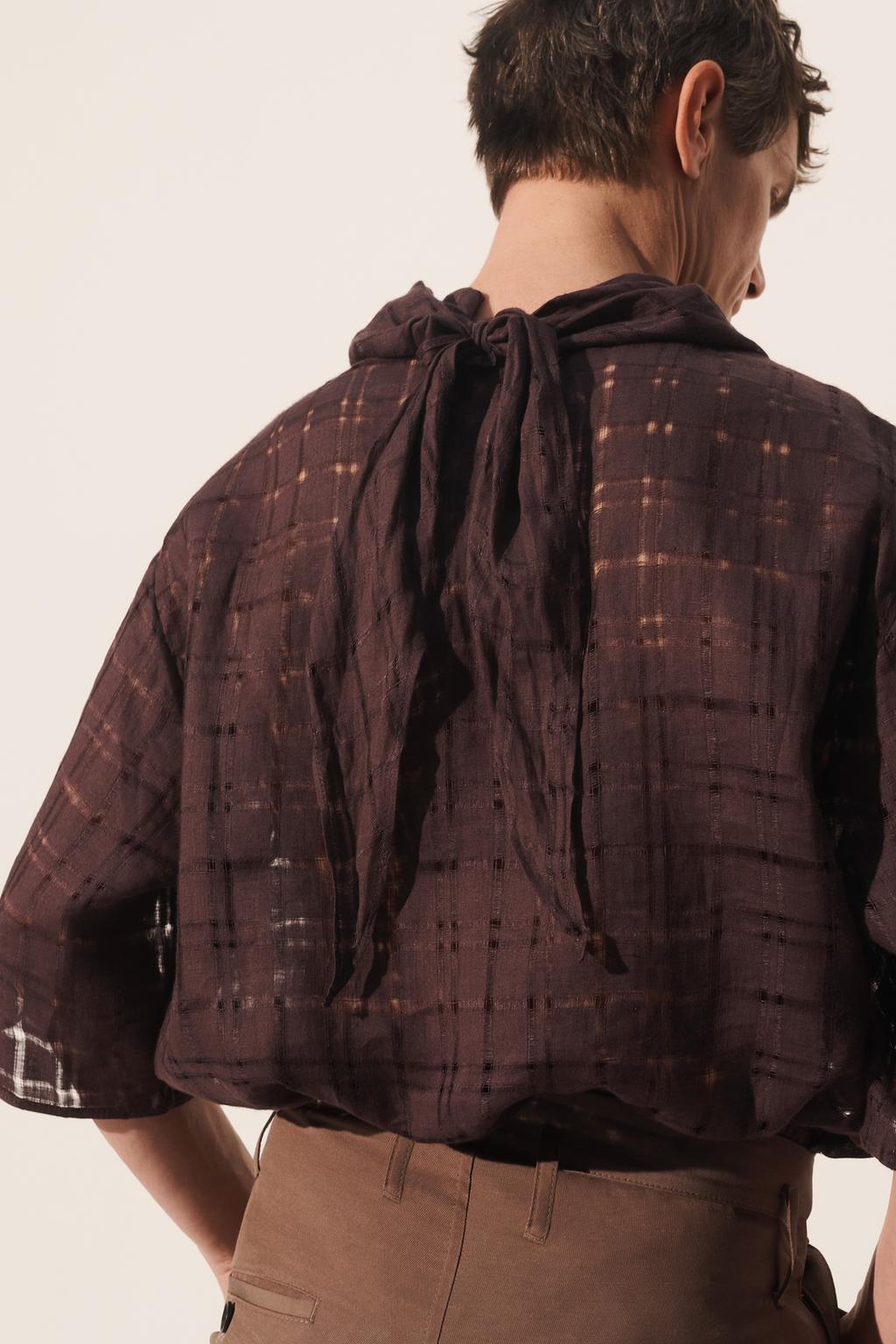 Рубашка из текстурированного льна с шарфом