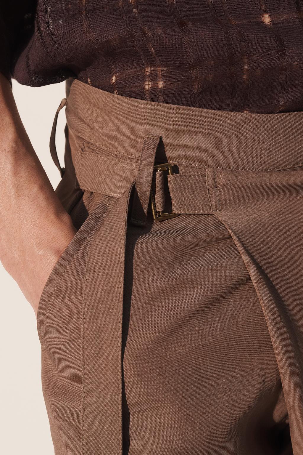 Широкие брюки с завышенной талией