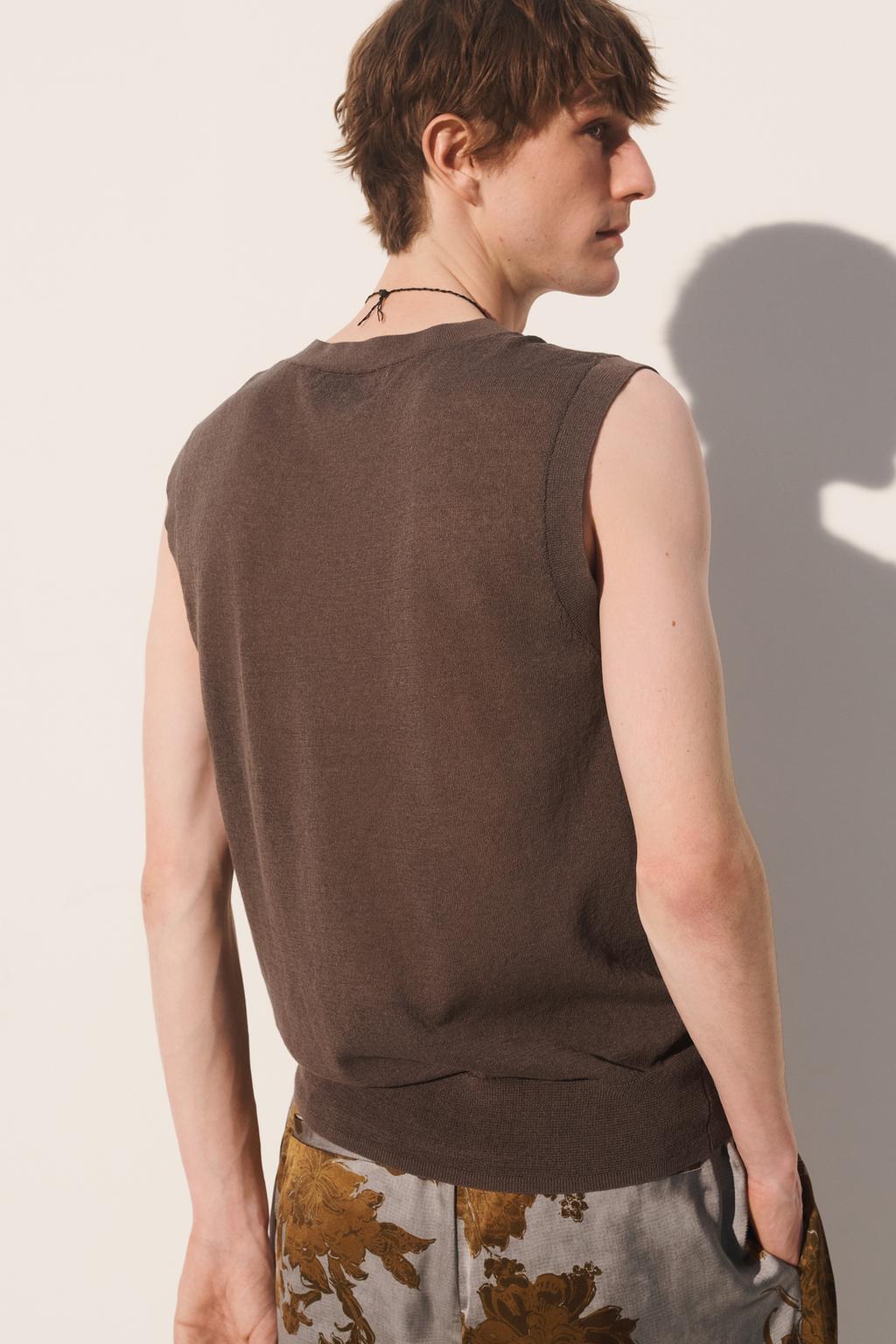 Трикотажный жилет с цветочным узором