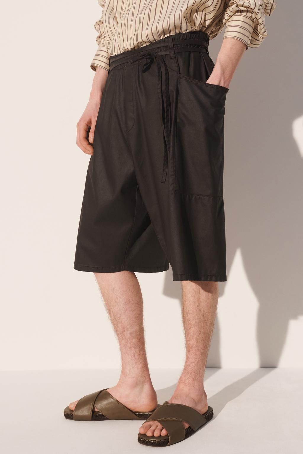 Бермуды свободного кроя из ленцелла с восковым эффектом