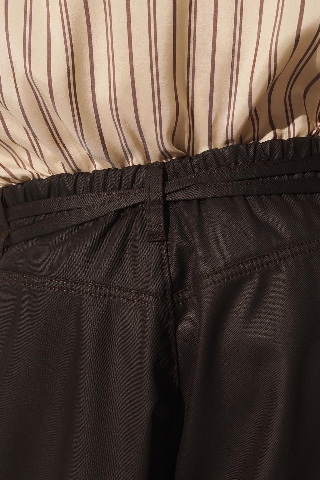 Бермуды свободного кроя из ленцелла с восковым эффектом