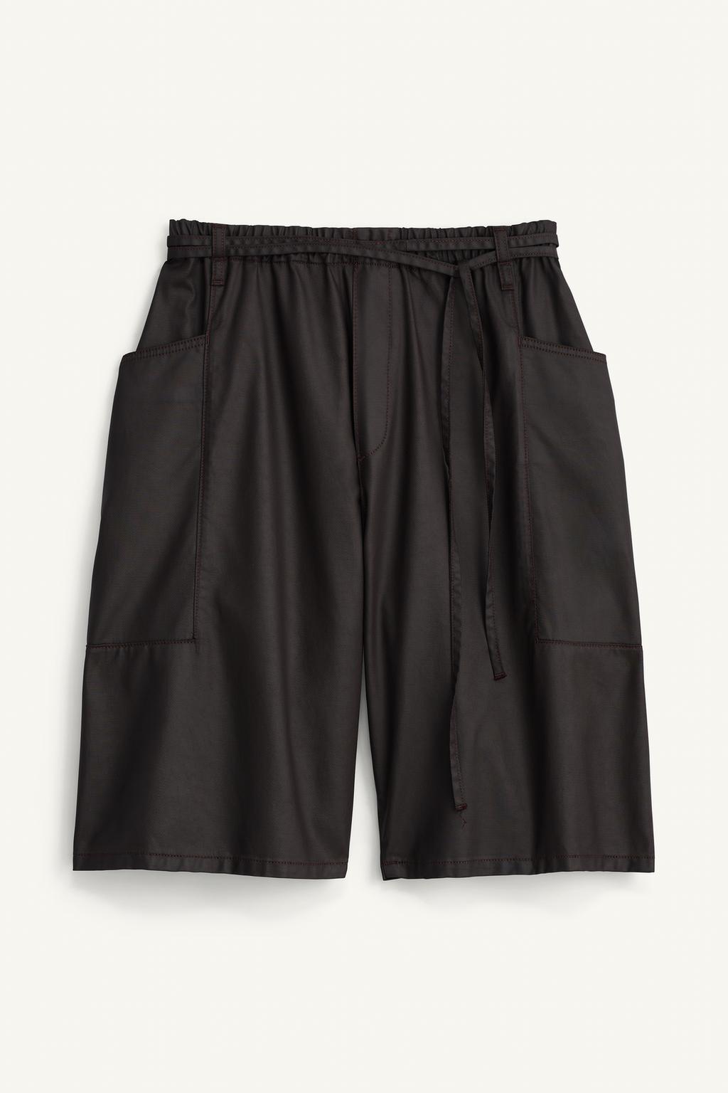 Бермуды свободного кроя из ленцелла с восковым эффектом