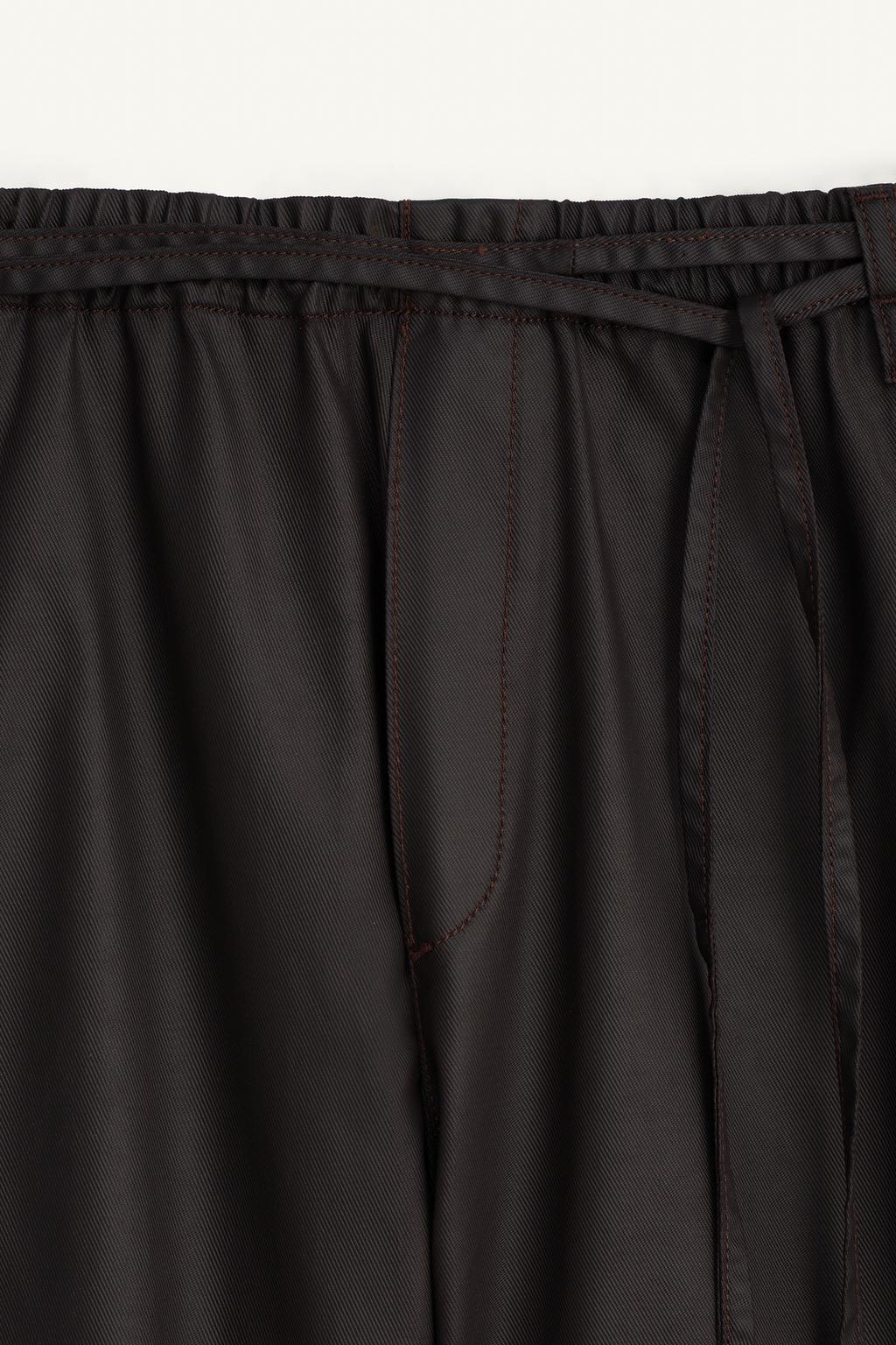 Бермуды свободного кроя из ленцелла с восковым эффектом