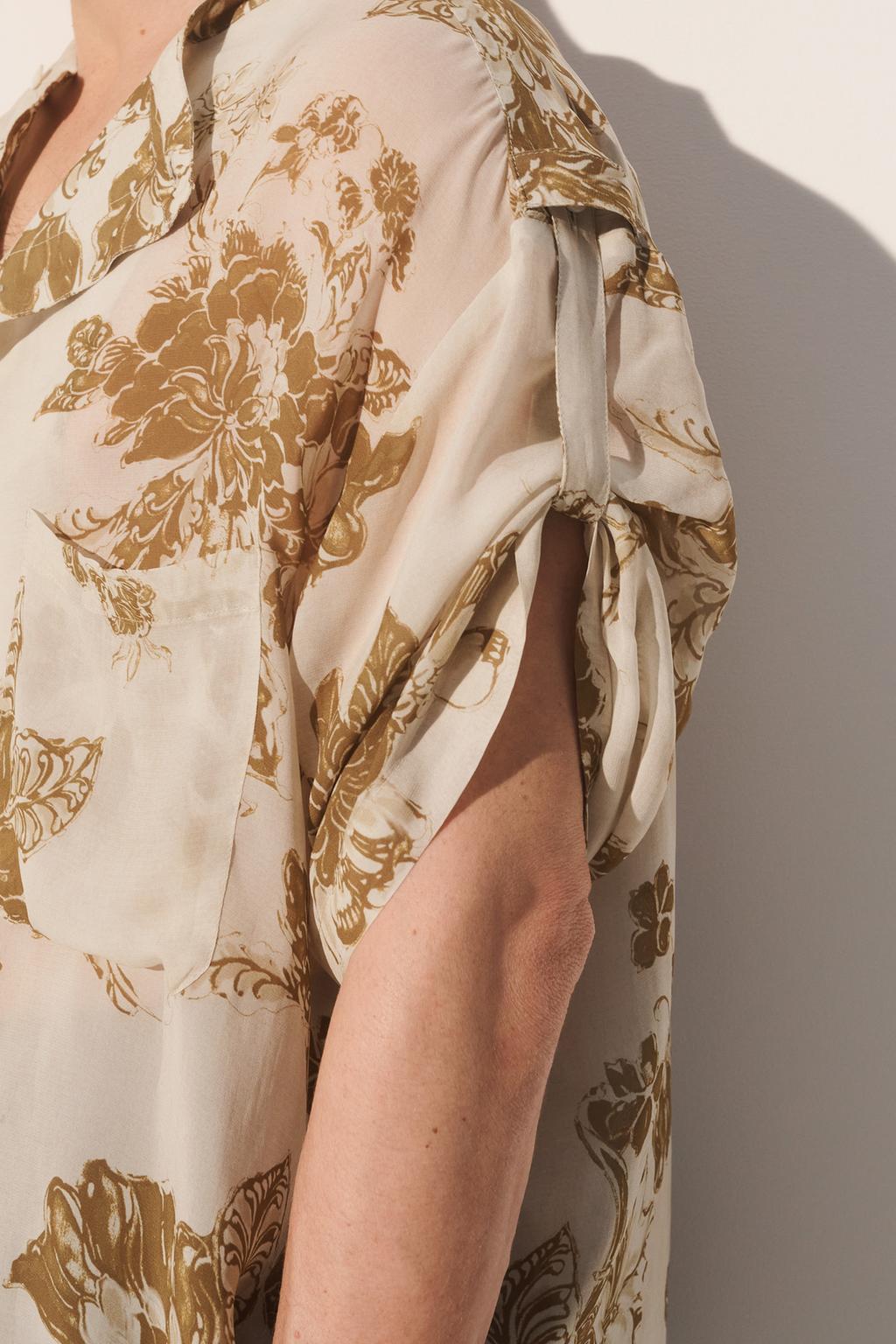 Рубашка с цветочным принтом и свободным кроем