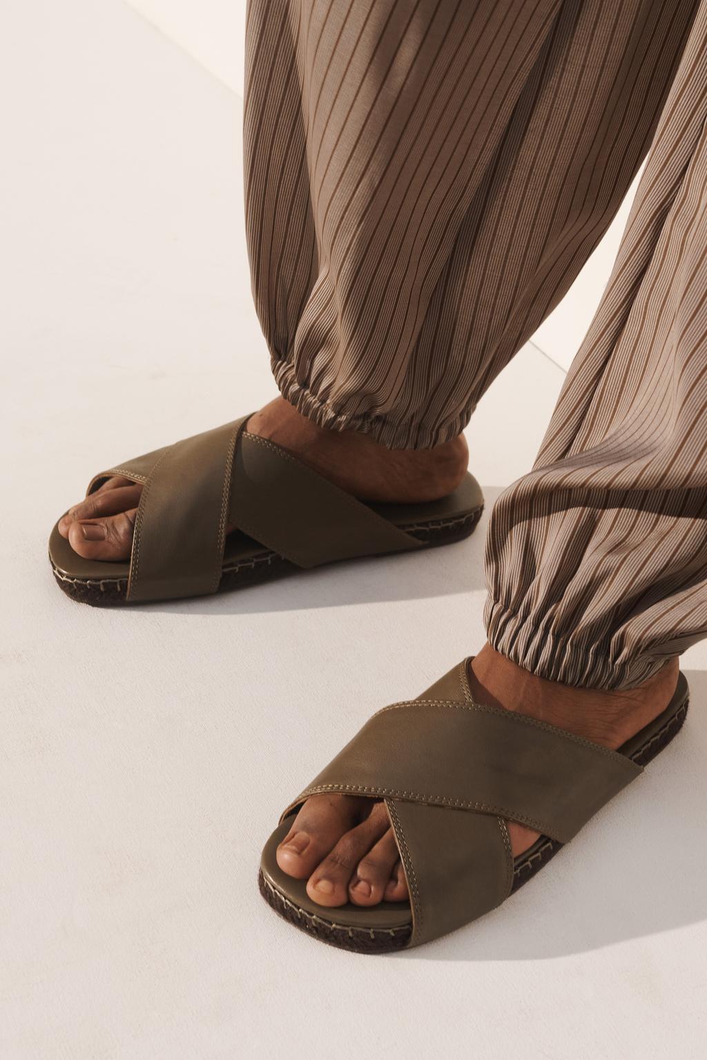 Кожаные сандалии с перекрестными ремешками