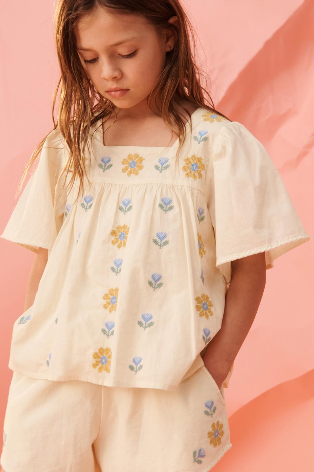 Блузка с крестиковым вышиванием цветочных мотивов limited edition