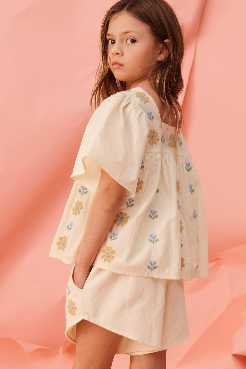 Блузка с крестиковым вышиванием цветочных мотивов limited edition