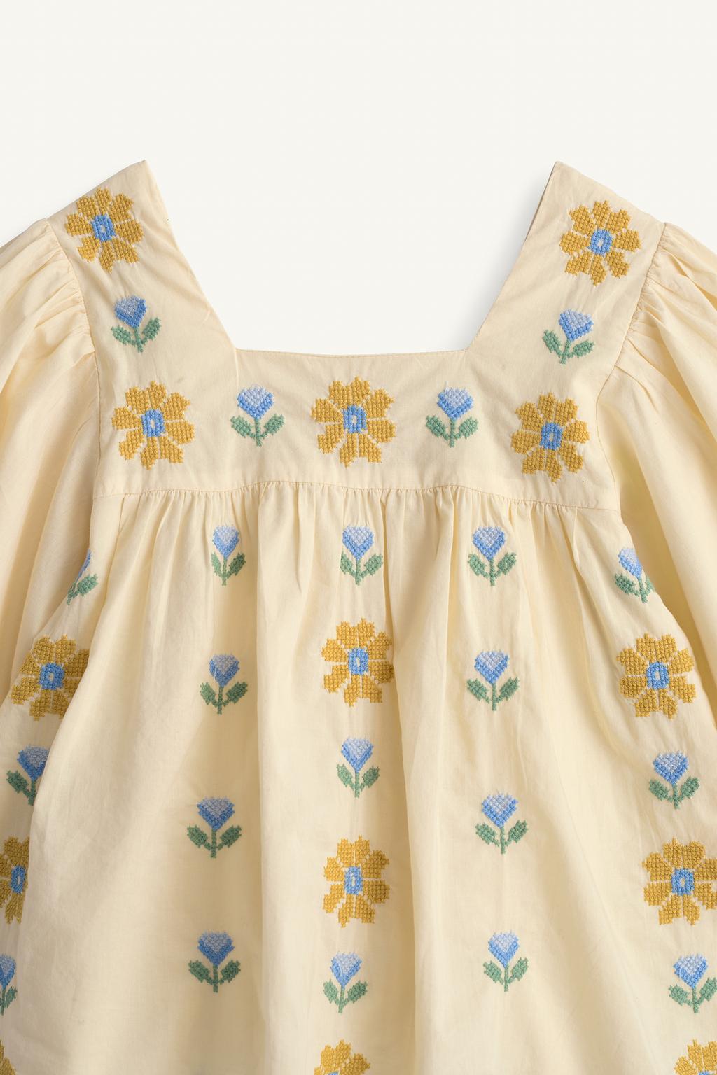 Блузка с крестиковым вышиванием цветочных мотивов limited edition