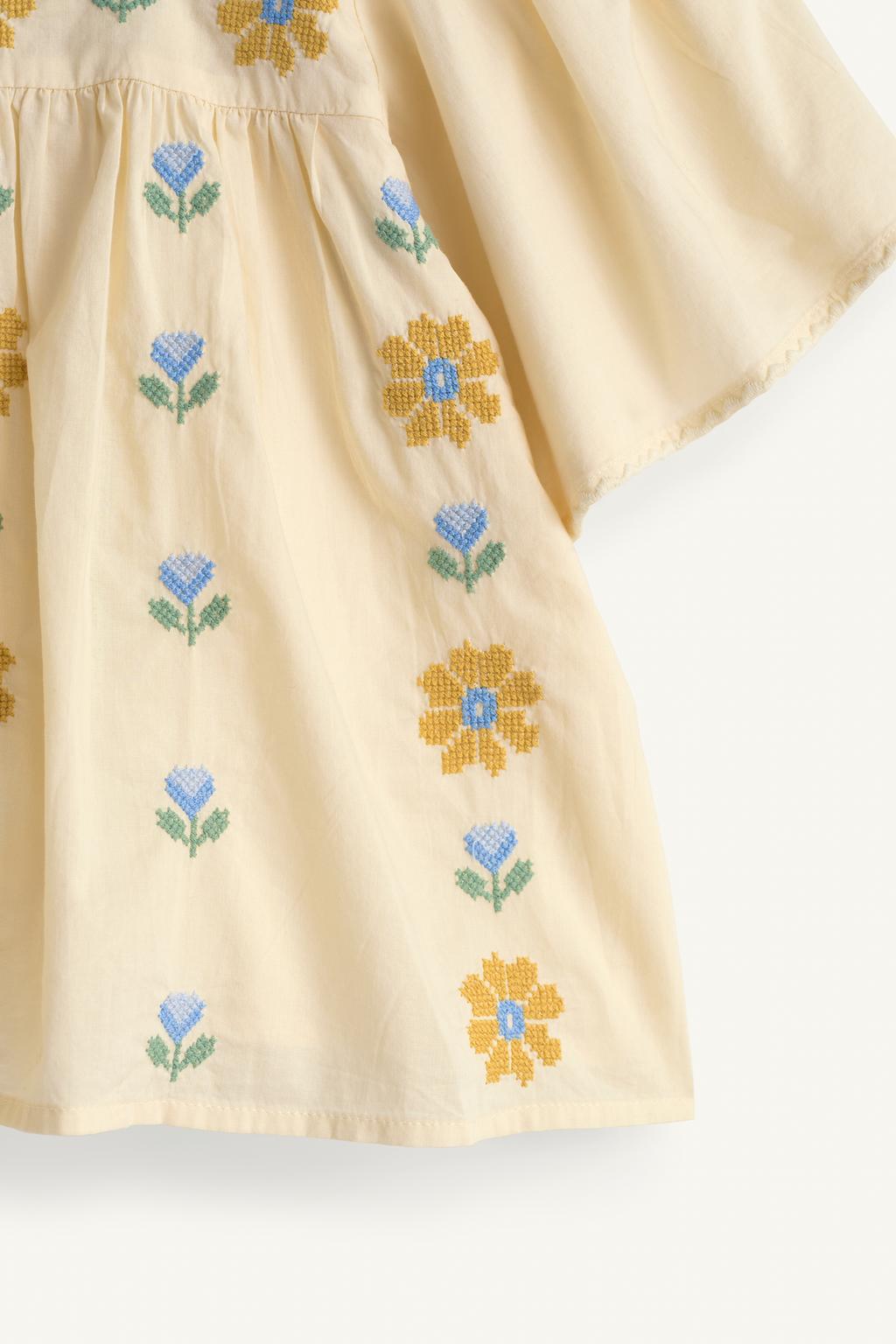 Блузка с крестиковым вышиванием цветочных мотивов limited edition