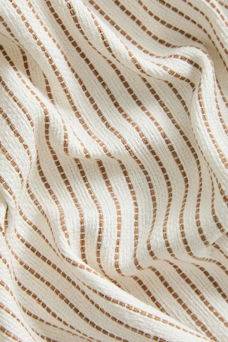 Универсальный плед с линиями