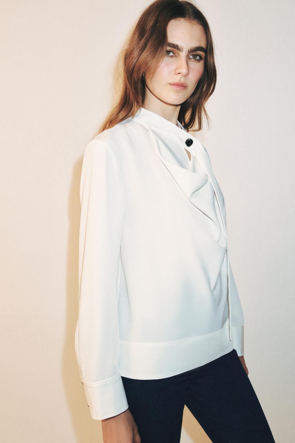 РУБАШКА С ЛЕНТОЙ НА ВОРОТНИКЕ